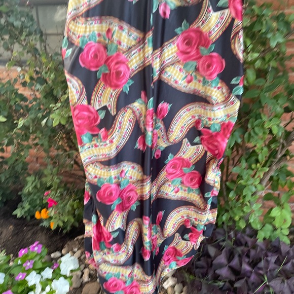 Featherbed • Vtg • 1960’s • Floral • Satin • Black/Red • Large •Kaftan Nightgown
